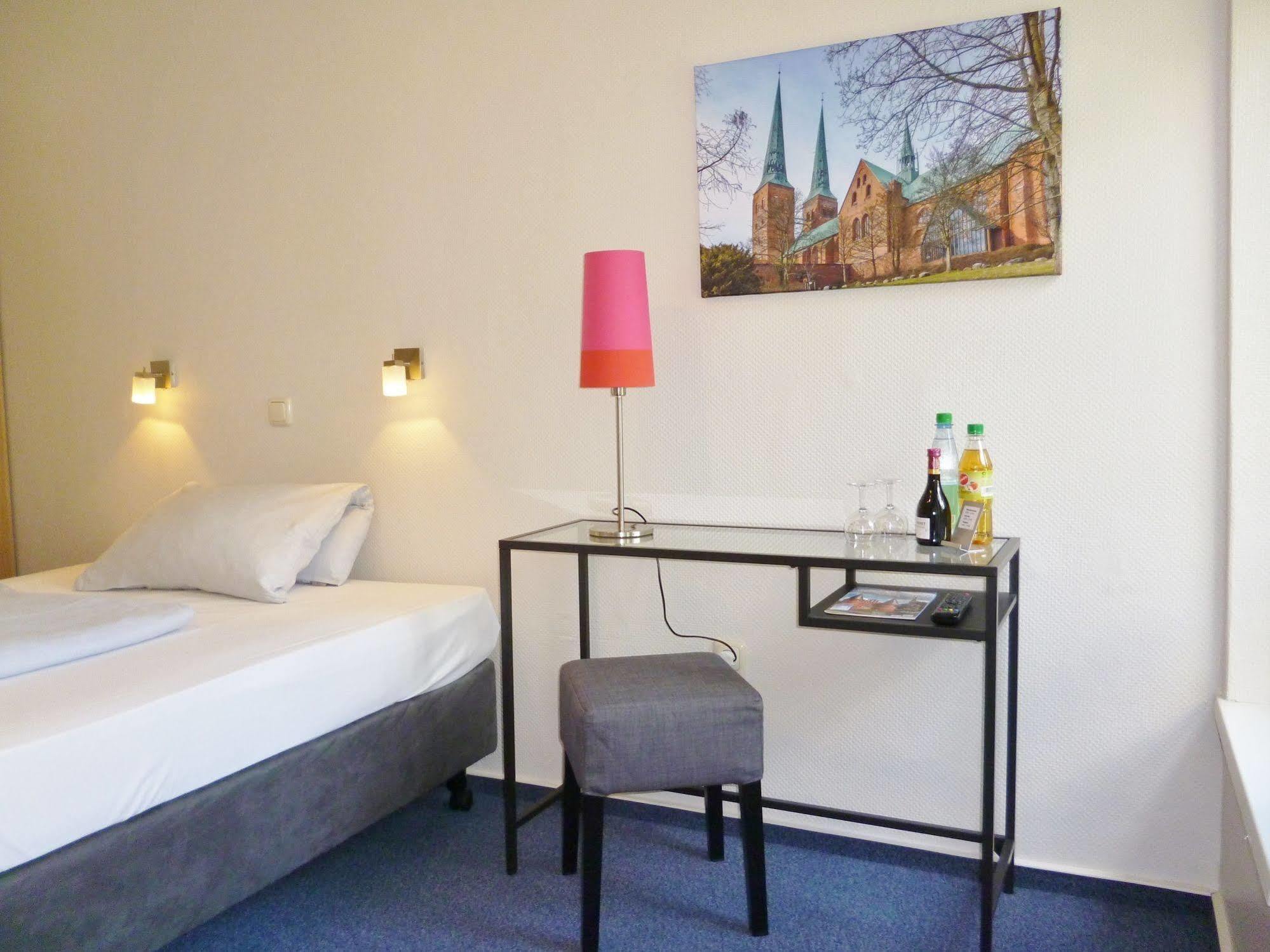 Hotel Am Muehlenteich Любек Экстерьер фото
